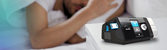Person sleeping with AS10 on the night stand advertising a new low price of 639 for the AirSense 10 card-to-cloud 
