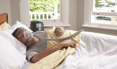 man sleeping soundly with Simplus mask
